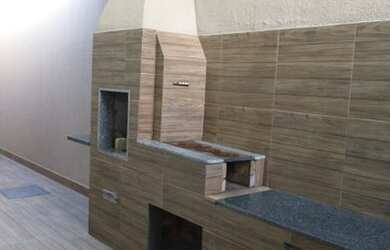 Imagem: A casa possui 2 Dormitórios, 3 Banheiros, 4 Vagas na garagem