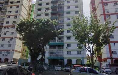 Imagem: O apartamento possui 3 Dormitórios, 1 Banheiro, 2 Vagas na