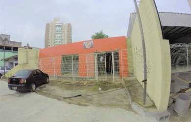 Imagem: O depósito possui 5 Vagas na garagem, 490m² de Área e está