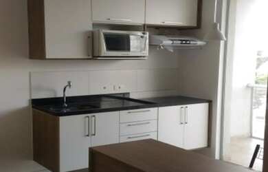 Imagem: O apartamento possui 1 Dormitório, 1 Banheiro, 1 Vaga na garagem