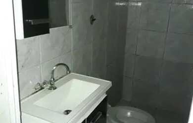 Imagem: A casa possui 1 Dormitório e 1 Banheiro e está localizado