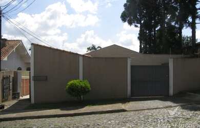 Imagem: A casa possui 2 Dormitórios, 1 Banheiro, 1 Vaga na garagem