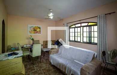 Imagem: A casa possui 2 Dormitórios, 2 Banheiros, 1 Vaga na garagem