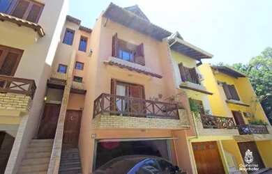 Imagem: A casa em condomínio possui 3 Dormitórios, 1 Banheiro, 4 Vagas