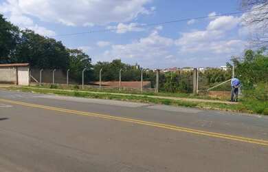 Imagem: O terreno possui 1.000m² de Área e está localizado em Parque