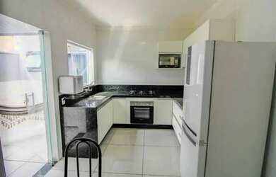 Imagem: A casa possui 3 Dormitórios, 2 Banheiros, 80m² de Área e