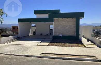 Imagem: A casa em condomínio possui 3 Dormitórios, 2 Banheiros, 4