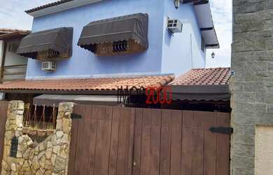 Imagem: A casa em condomínio possui 3 Dormitórios, 1 Banheiro, 2 Vagas