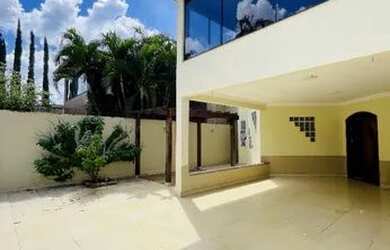 Imagem: A casa em condomínio possui 5 Dormitórios, 5 Banheiros, 4