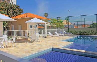 Imagem: O apartamento possui 2 Dormitórios, 1 Banheiro, 1 Vaga na garagem