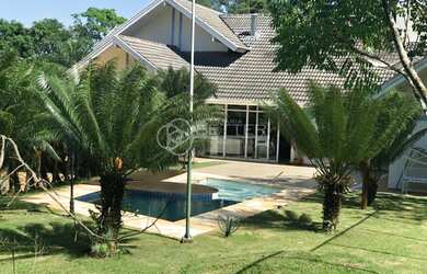 Imagem: A casa em condomínio possui 5 Dormitórios, 5 Banheiros, 2