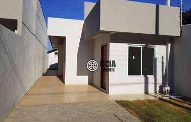 Imagem: A casa possui 2 Dormitórios, 2 Banheiros, 2 Vagas na garagem