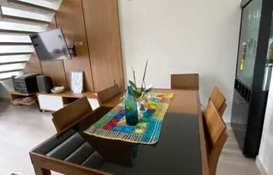 Imagem: A casa possui 2 Dormitórios, 2 Banheiros, 2 Vagas na garagem