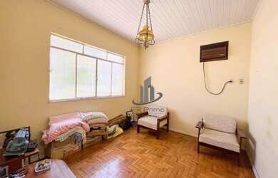 Imagem: A casa possui 3 Dormitórios, 2 Banheiros, 5 Vagas na garagem