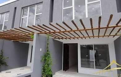 Imagem: A casa em condomínio possui 2 Dormitórios, 3 Banheiros, 1