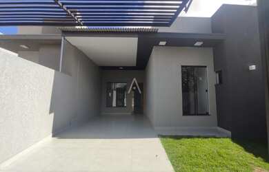 Imagem: A casa possui 3 Dormitórios, 2 Banheiros, 2 Vagas na garagem