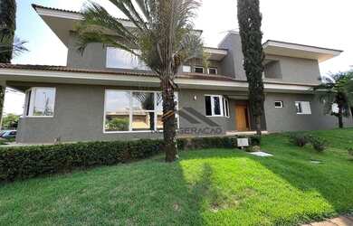 Imagem: A casa em condomínio possui 4 Dormitórios, 4 Banheiros, 2