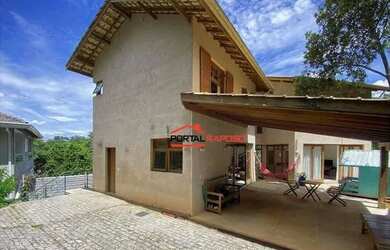 Imagem: A casa em condomínio possui 3 Dormitórios, 3 Banheiros, 4