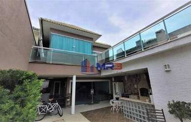 Imagem: A casa em condomínio possui 4 Dormitórios, 4 Banheiros, 2