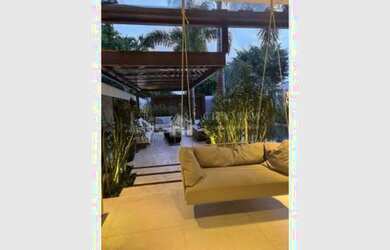 Imagem: A casa em condomínio possui 4 Dormitórios, 5 Banheiros, 3