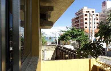 Imagem: A casa possui 5 Dormitórios, 3 Banheiros, 5 Vagas na garagem