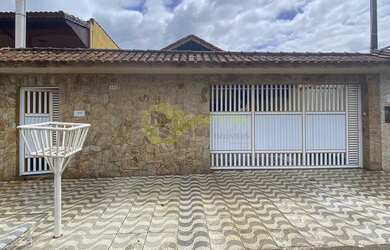 Imagem: A casa e possui 3 Dormitórios, Suítes, 3 Banheiros, 4 Vagas