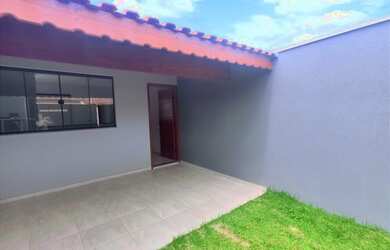 Imagem: A casa possui 2 Dormitórios, 2 Banheiros, 2 Vagas na garagem