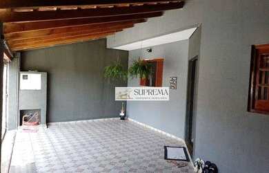 Imagem: A casa possui 4 Dormitórios, 2 Banheiros, 2 Vagas na garagem