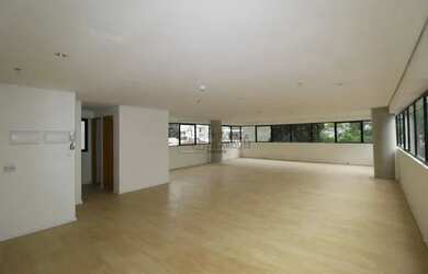 Imagem: O depósito possui 2 Vagas na garagem, 84m² de Área e está