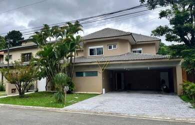 Imagem: A casa em condomínio possui 4 Dormitórios, 5 Banheiros, 5