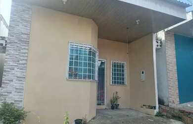 Imagem: A casa em condomínio possui 2 Dormitórios, 3 Banheiros, 1