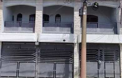 Imagem: A casa possui 3 Dormitórios, 2 Banheiros, 3 Vagas na garagem