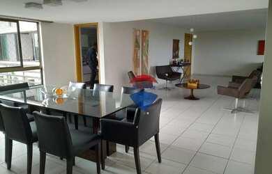 Imagem: O apartamento possui 4 Dormitórios, 5 Banheiros, 4 Vagas na