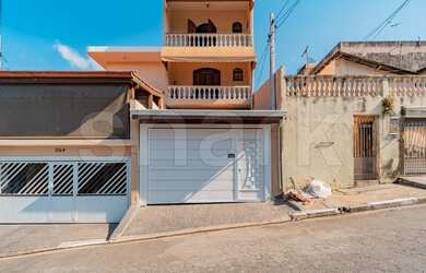 Imagem: A casa possui 4 Dormitórios, 4 Banheiros, 228m² de Área e