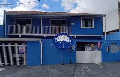 Imagem: A casa possui 3 Dormitórios, 2 Banheiros, 3 Vagas na garagem