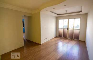 Imagem: O apartamento possui 3 Dormitórios, 1 Banheiro, 1 Vaga na garagem