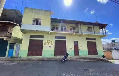 Imagem: A casa possui 3 Dormitórios, 2 Banheiros, 1 Vaga na garagem