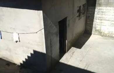 Imagem: A casa possui 2 Dormitórios, 2 Banheiros e 3 Vagas na garagem