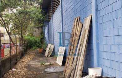 Imagem: O depósito possui 5 Vagas na garagem e 450m² de Área e está