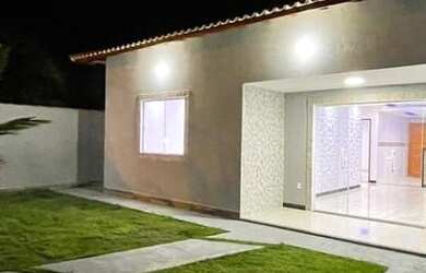 Imagem: A casa possui 3 Dormitórios, 2 Banheiros, 3 Vagas na garagem