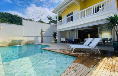 Imagem: A casa em condomínio possui 5 Dormitórios, 5 Banheiros, 3