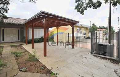 Imagem: A casa possui 4 Dormitórios, 2 Banheiros, 2 Vagas na garagem