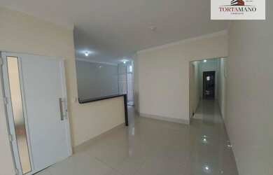 Imagem: A casa possui 2 Dormitórios, 2 Banheiros, 2 Vagas na garagem