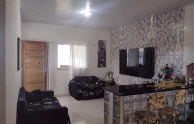 Imagem: A casa possui 3 Dormitórios, 2 Banheiros, 1 Vaga na garagem