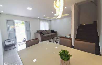 Imagem: A casa possui 3 Dormitórios, 2 Banheiros, 2 Vagas na garagem