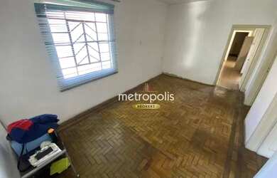 Imagem: A casa possui 3 Dormitórios, 2 Banheiros, 4 Vagas na garagem