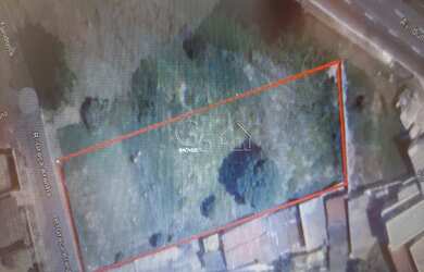 Imagem: O terreno possui 655m² de Área e Área de serviço e está