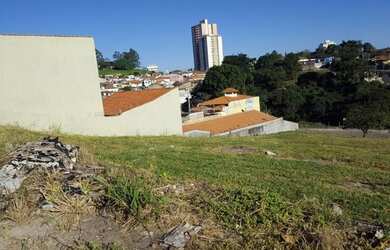 Imagem: O terreno à venda possui e está localizado em Vila Santa