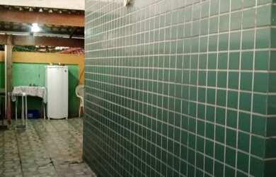 Imagem: O apartamento possui 3 Dormitórios, 1 Banheiro, 2 Vagas na