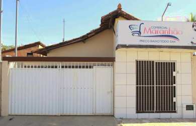 Imagem: A casa possui 3 Dormitórios, 1 Banheiro, 2 Vagas na garagem